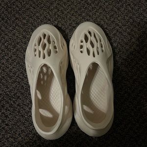 Yeezy foam runner reps size 9.5